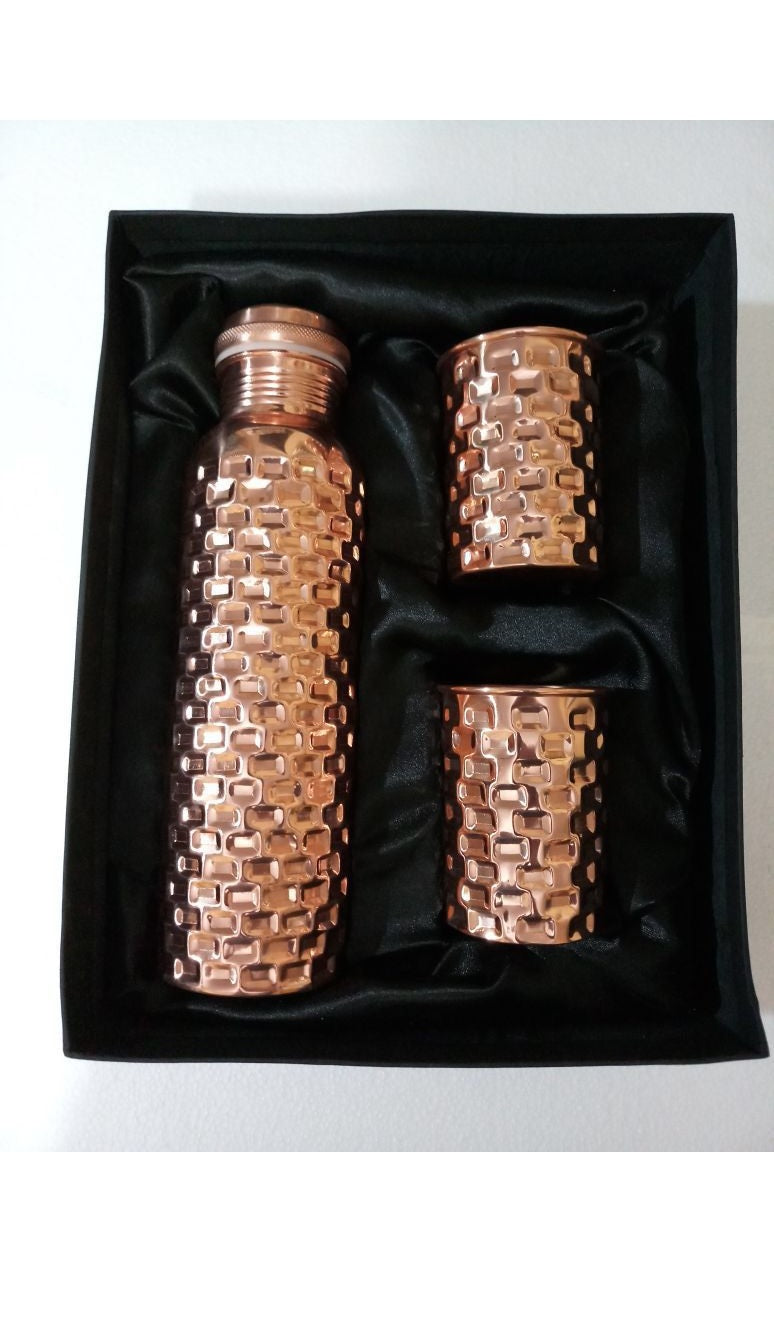 ZUPRAA94 – Heritage Hammered Copper Bottle & Tumbler Gift Set